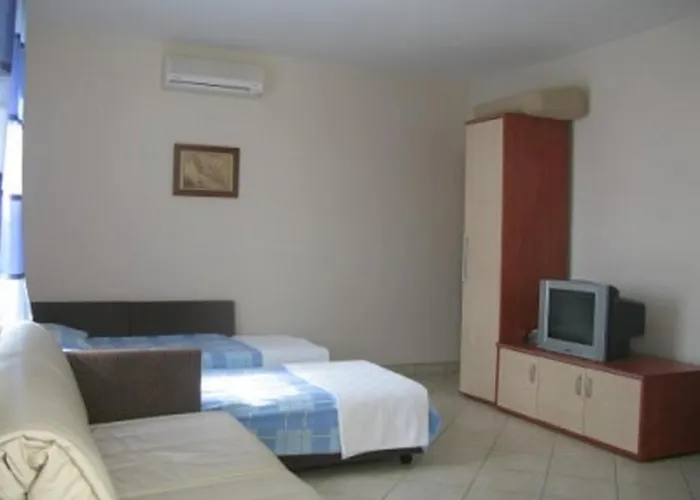 Apartman With Parking Space Barbat, Rab - 16816